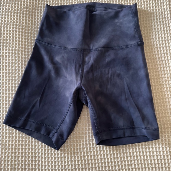 LULULEMON Wunder Train High Rise Short 6”
Diamond Dye shade Naval Blue - Picture 2 of 4
